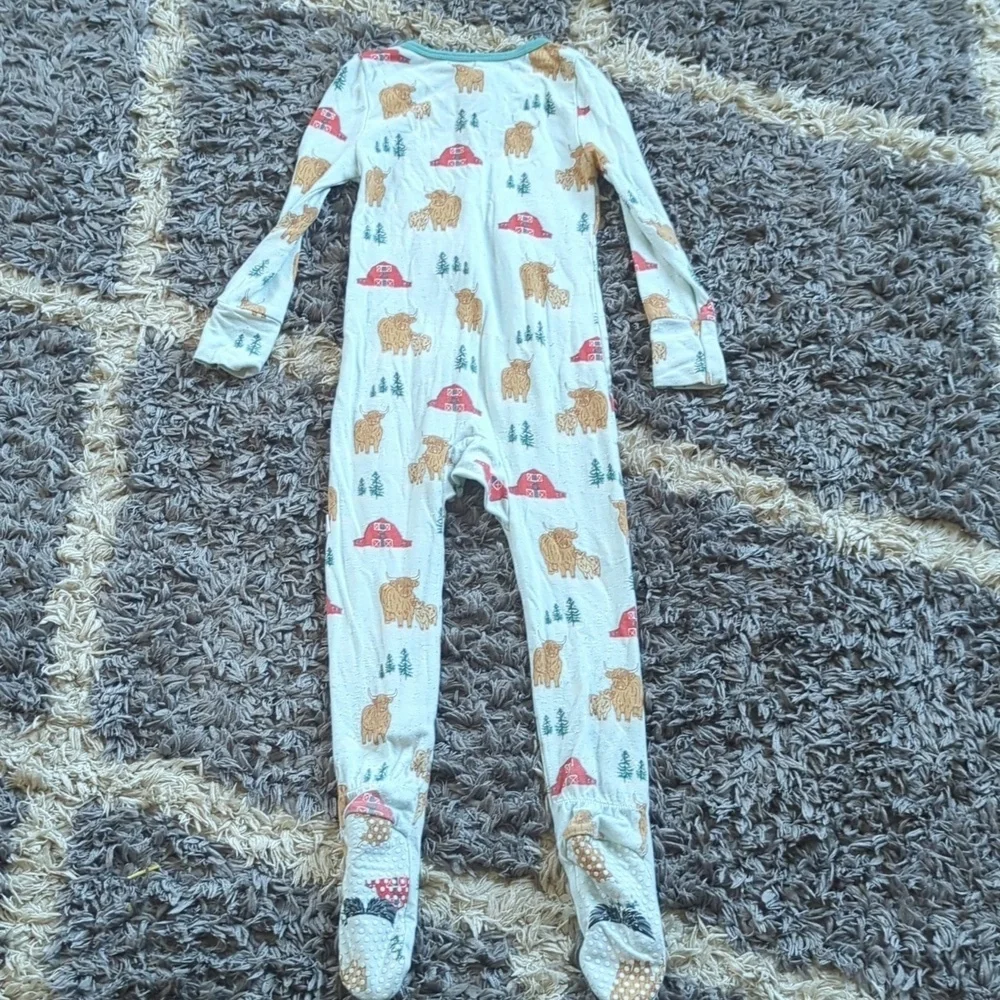 Free Birdees Winter Yak Farm Barn Theme Size 12-18 Month Onesie Pajamas